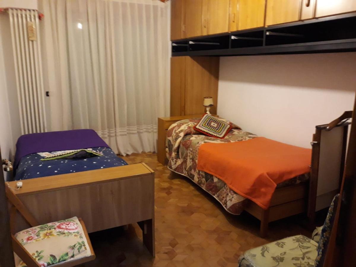 Appartamento Con Parcheggio Pubblico Sotto Casa Saint-Vincent Buitenkant foto