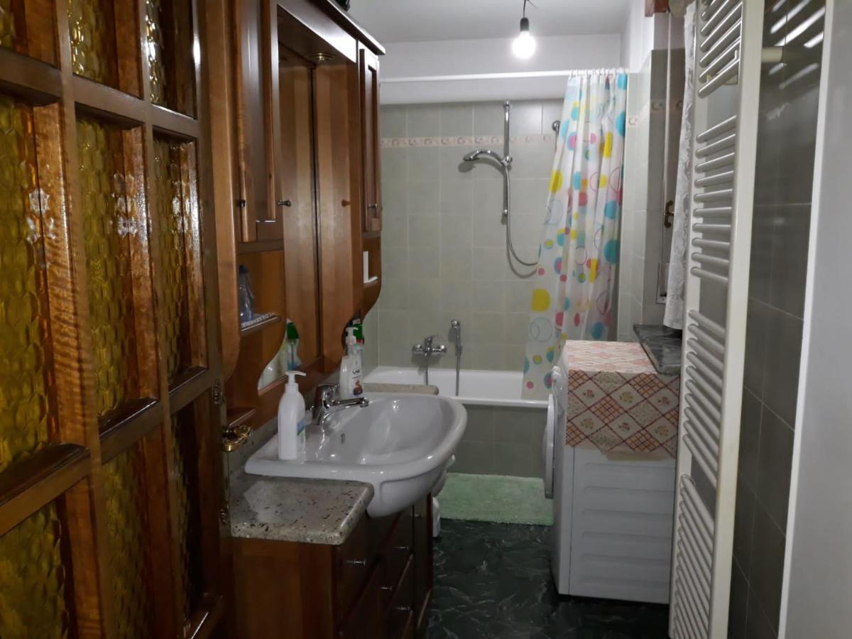 Appartamento Con Parcheggio Pubblico Sotto Casa Saint-Vincent Buitenkant foto