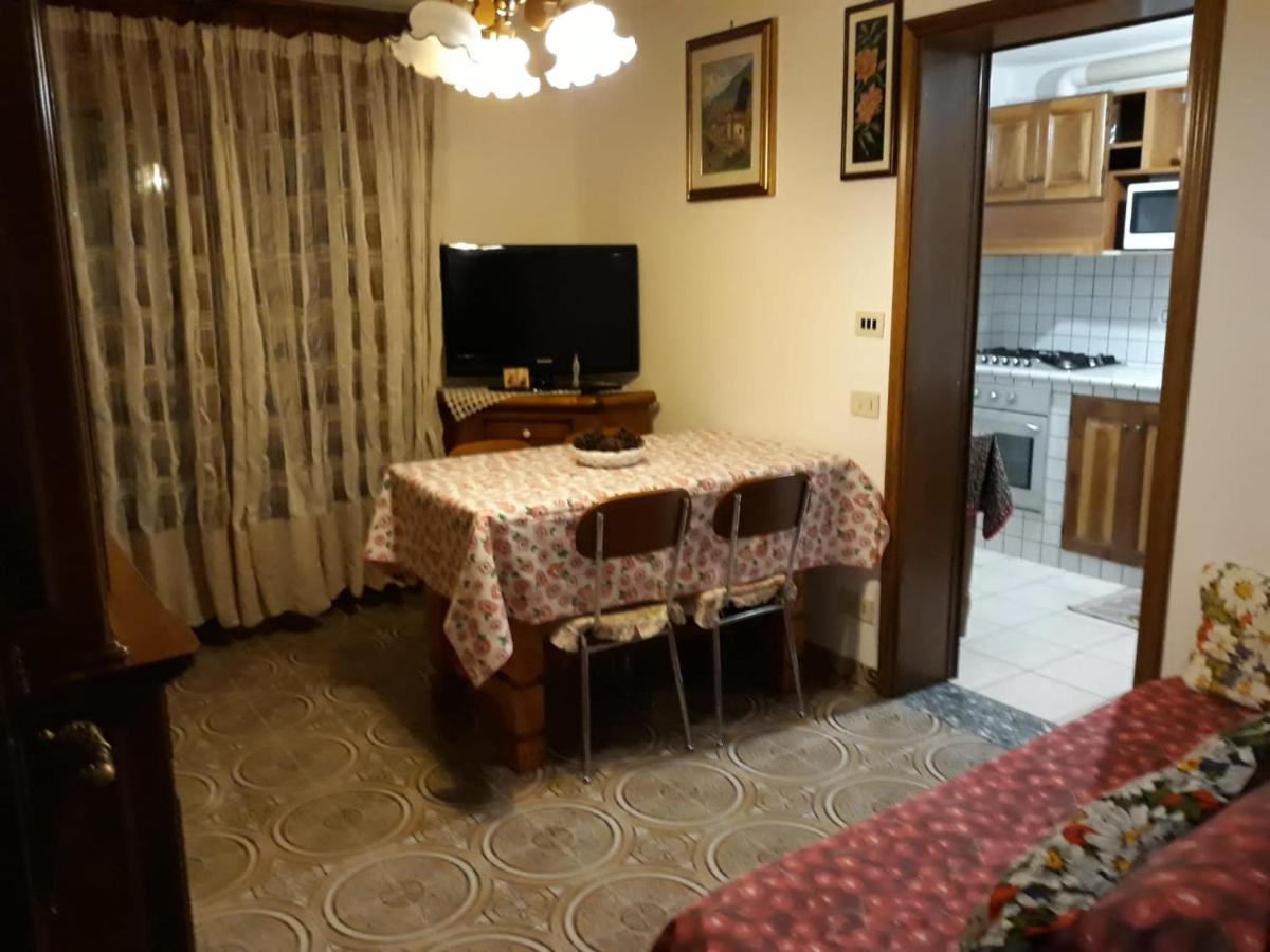 Appartamento Con Parcheggio Pubblico Sotto Casa Saint-Vincent Buitenkant foto