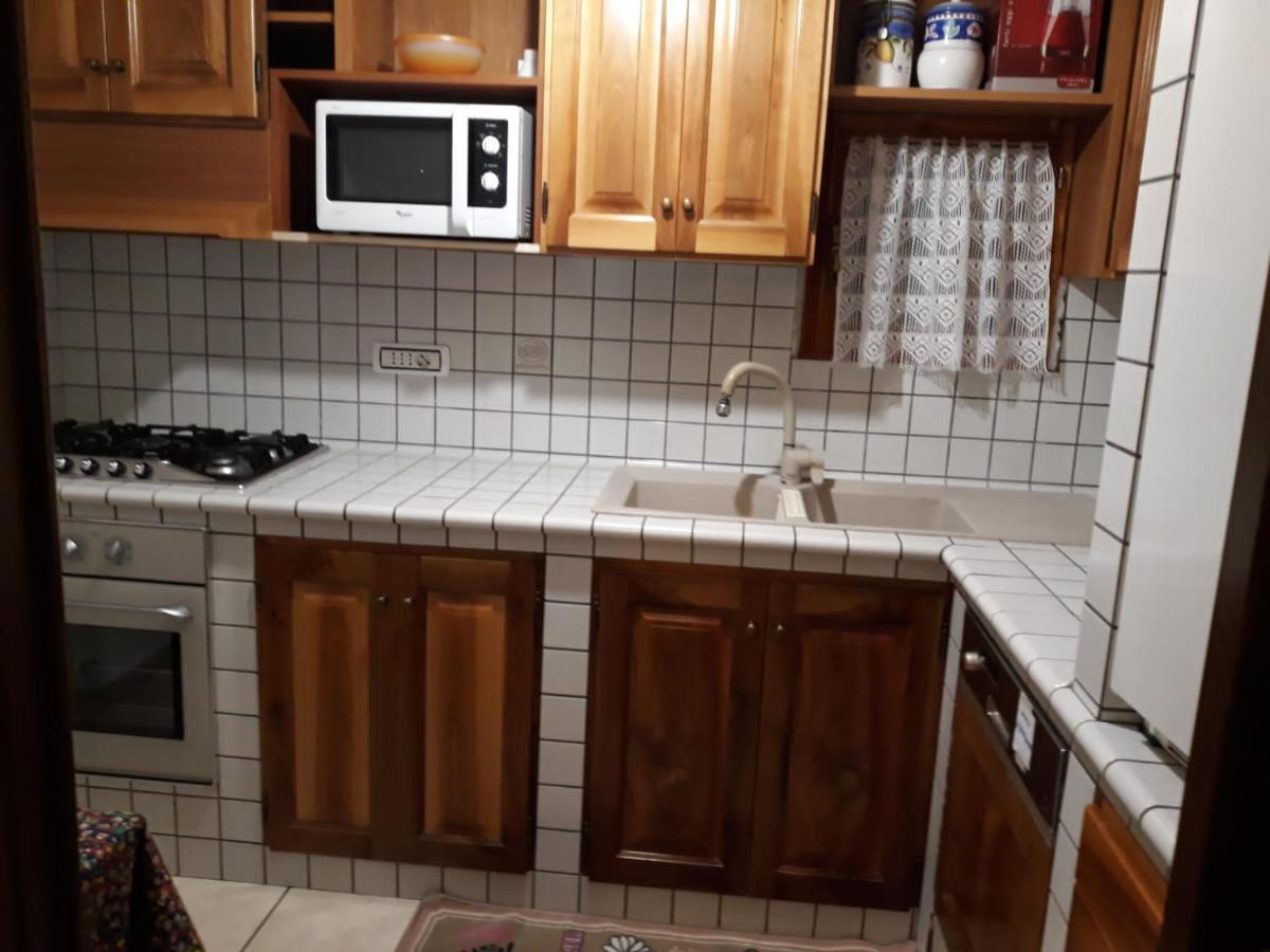 Appartamento Con Parcheggio Pubblico Sotto Casa Saint-Vincent Buitenkant foto