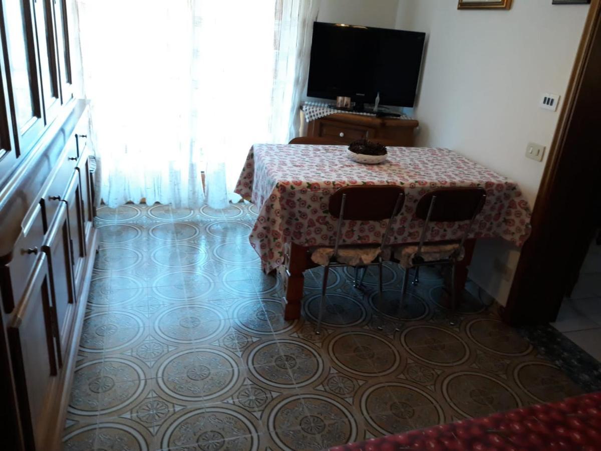 Appartamento Con Parcheggio Pubblico Sotto Casa Saint-Vincent Buitenkant foto